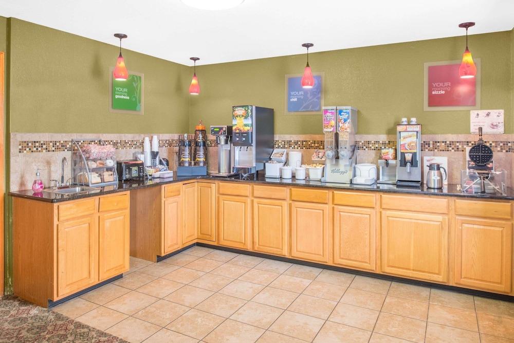 Super 8 By Wyndham Sikeston/Miner Area Hotel Екстериор снимка